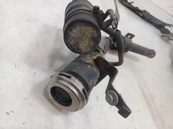 Manguera de llenado combustible OEM 52029841AG Dodge RAM 1500 image 3
