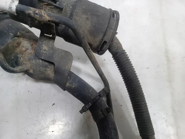 Manguera de llenado combustible OEM 52029841AG Dodge RAM 1500 image 4