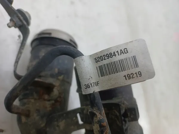 Manguera de llenado combustible OEM 52029841AG Dodge RAM 1500 image 8