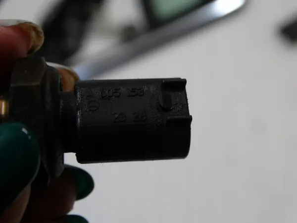 Sensor Temperatura Líquido Refrigerante Mercedes OE A0051532328 image 5