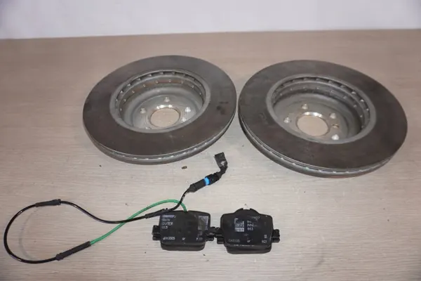 OEM 6882245 Takajarrupalat ja -levyt BMW G20/G21 image 3