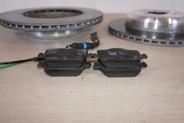OEM 6882245 Takajarrupalat ja -levyt BMW G20/G21 image 5