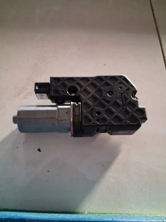 Mercedes GLA H247 schuifdakmotor OEM 1763733B image 2
