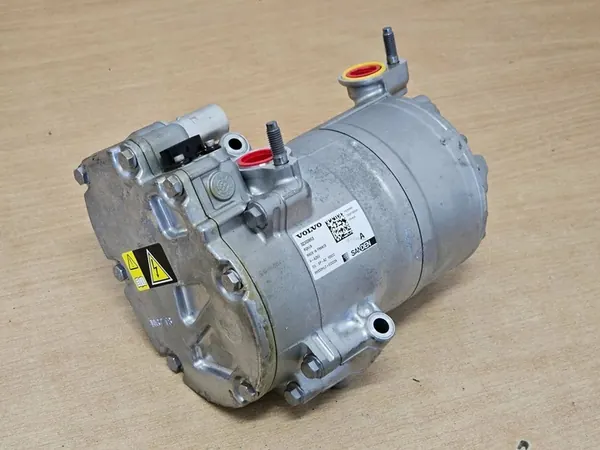 Ilmastointikompressori Volvo XC60 XC90 T8 2025 image 2