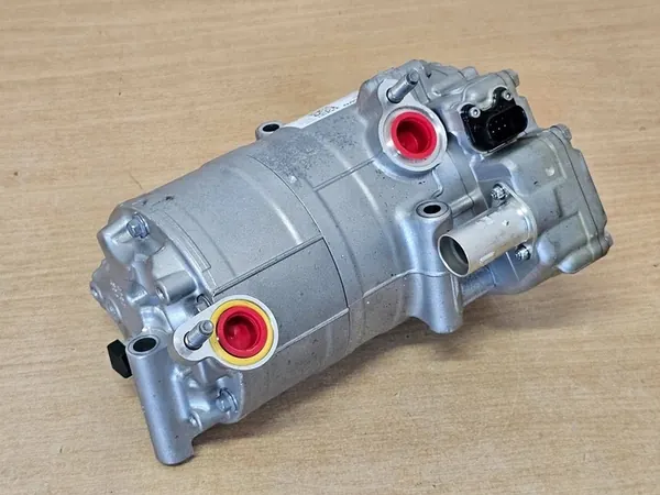 Ilmastointikompressori Volvo XC60 XC90 T8 2025 image 5