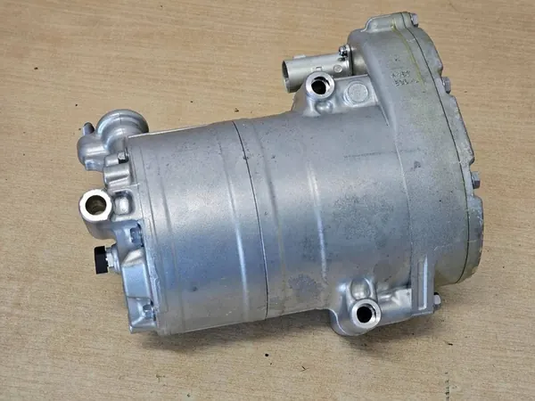 Ilmastointikompressori Volvo XC60 XC90 T8 2025 image 7