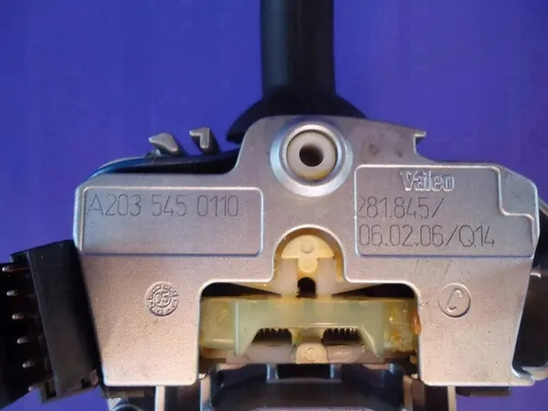 MERCEDES CLK W209 W203 Knipperlichtschakelaar A2035450110 image 3