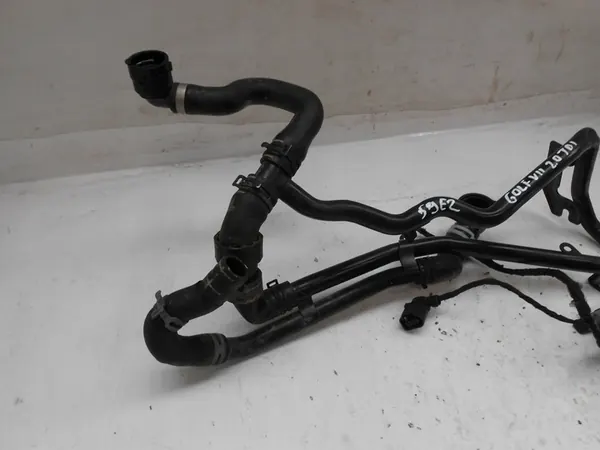 VW Golf VII Vesi Putket Moottorin Jäähdytys image 2