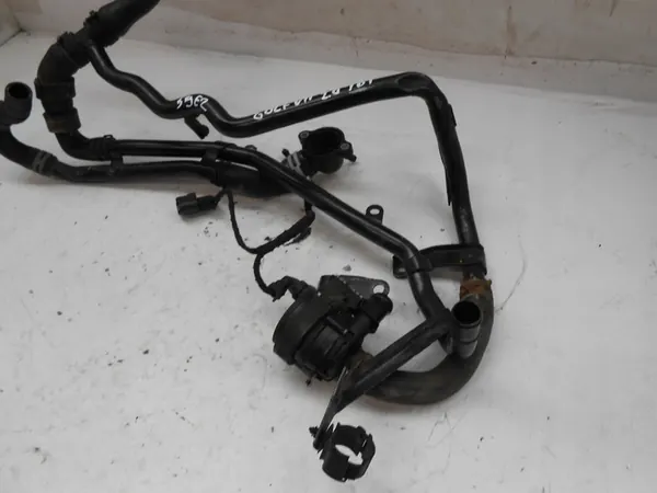 VW Golf VII Vesi Putket Moottorin Jäähdytys image 3