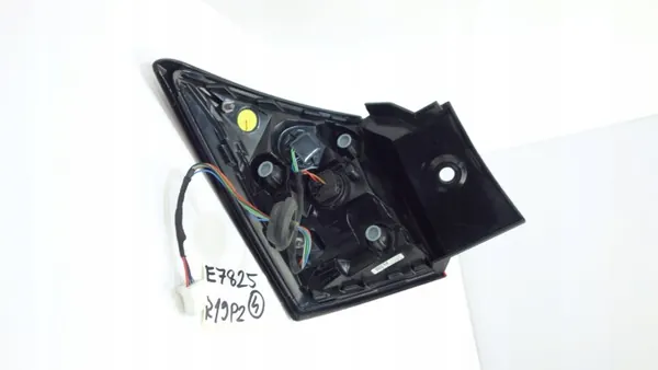 Lámpara trasera derecha Nissan Juke II OEM 26550-6PA0A image 4