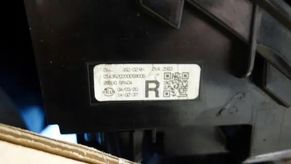 Lámpara trasera derecha Nissan Juke II OEM 26550-6PA0A image 5