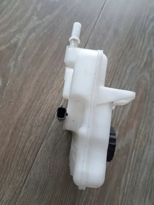 Bromsvätskebehållare OEM 0204850986 för Renault ZOE image 3
