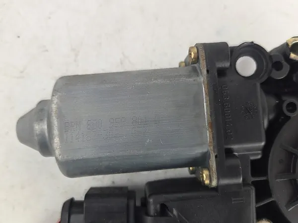 Vasemman etuikkunan moottori Audi A4 B5 OE 8D0959801D image 4