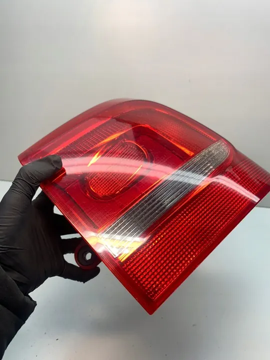 VW TOURAN II bakljus höger 1T0945096R image 2