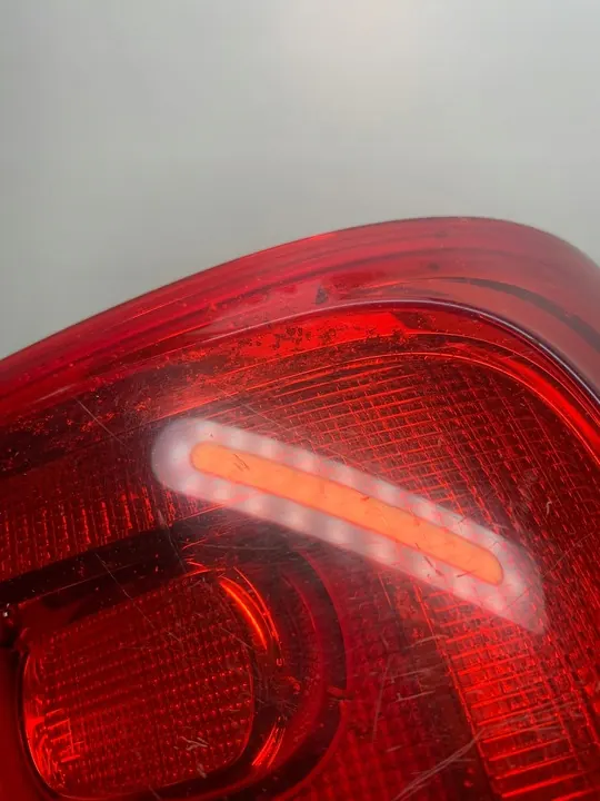 VW TOURAN II bakljus höger 1T0945096R image 5