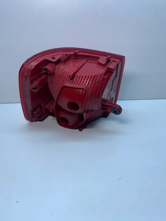 VW TOURAN II bakljus höger 1T0945096R image 6
