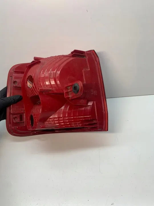 VW TOURAN II bakljus höger 1T0945096R image 8