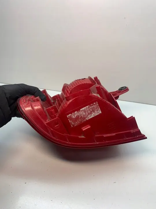 VW TOURAN II bakljus höger 1T0945096R image 9