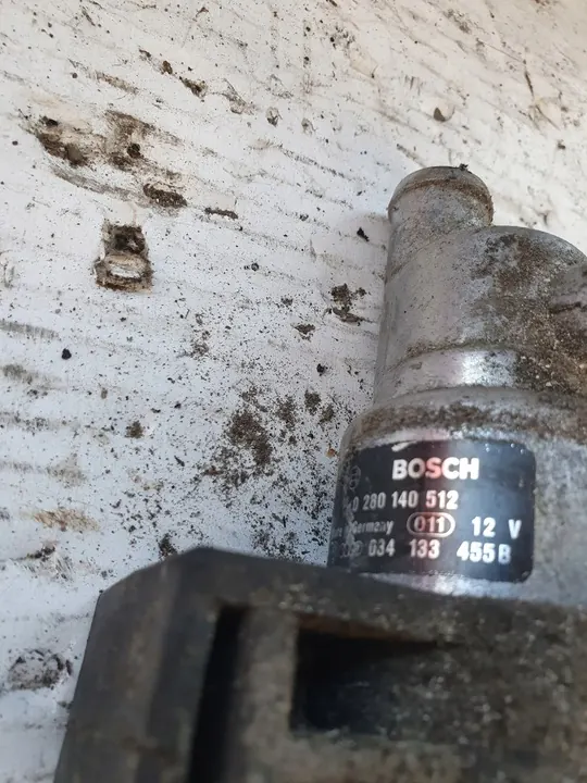 Tyhjäkäynnin säätöventtiili Audi A4 S4 B5 1998 034133455B image 2