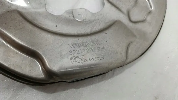 Volvo XC90 2019 Hintere Bremsabdeckung OEM 32217287 image 4