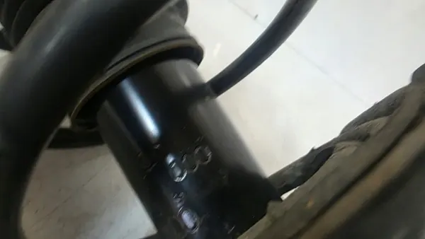 Amortecedor dianteiro esquerdo OEM 546501W000 Kia Rio III image 3