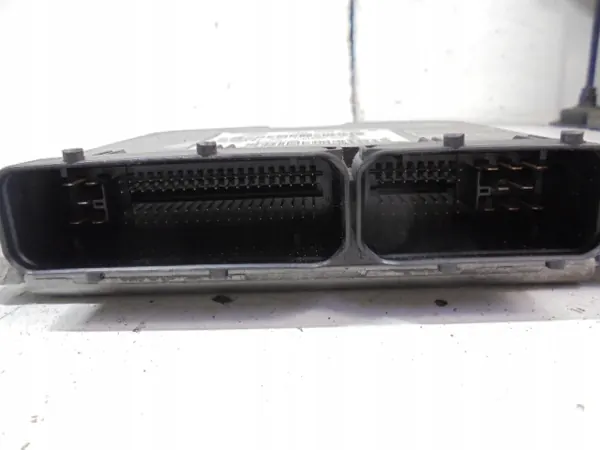Computadora Motor Skoda OEM 036906034BL - Usado image 3