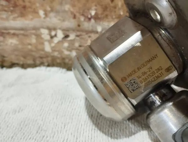 Hoge Druk Pomp BMW F32 0261520282 / 8604229 image 4