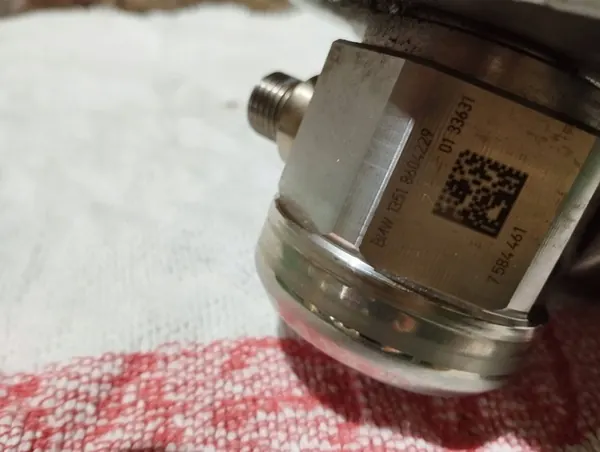 Hoge Druk Pomp BMW F32 0261520282 / 8604229 image 5