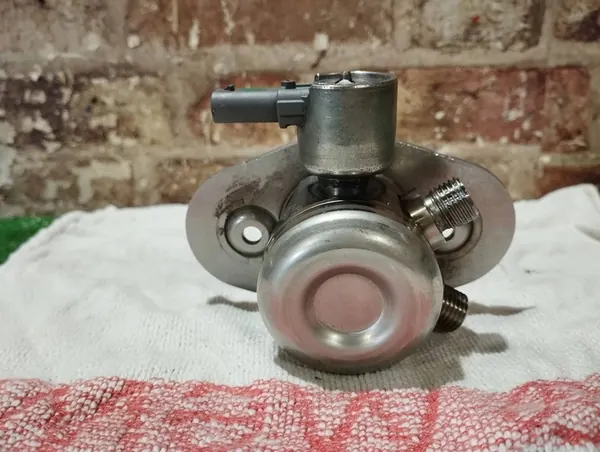 Hoge Druk Pomp BMW F32 0261520282 / 8604229 image 7