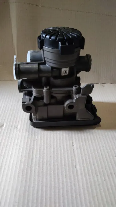 Modulador de válvula EBS Scania OEM 2642702 - Usado image 2