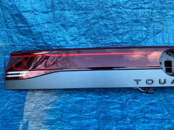 VW Touareg III Moldura de Luz Trasera 760945307G image 2