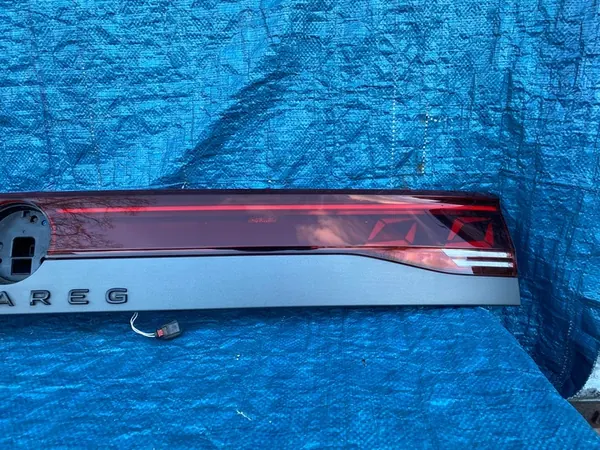 VW Touareg III Moldura de Luz Trasera 760945307G image 3