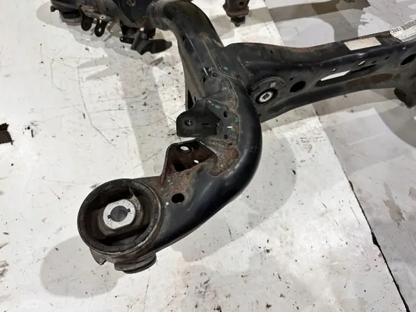 OEM 4M0500025 Taka-akseli Jousitus Audi Q8 SQ8 Q7 image 3
