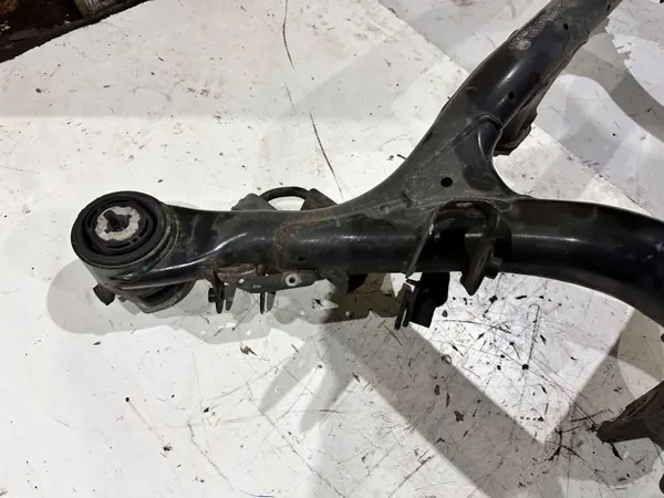 OEM 4M0500025 Taka-akseli Jousitus Audi Q8 SQ8 Q7 image 4