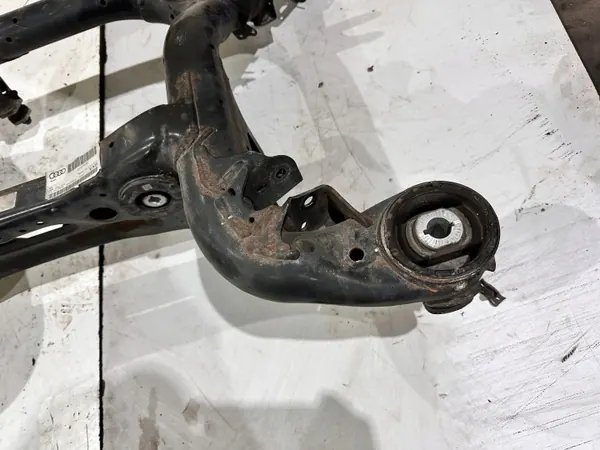 OEM 4M0500025 Taka-akseli Jousitus Audi Q8 SQ8 Q7 image 5