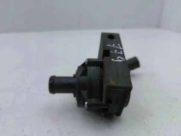Waterpomp Audi A3 8V 1.6 TDI OEM 5Q0965567 image 4