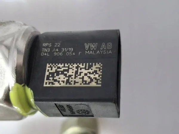 VW Touran III 2019 2.0TDI Einspritzleiste komplett 04L089H image 5