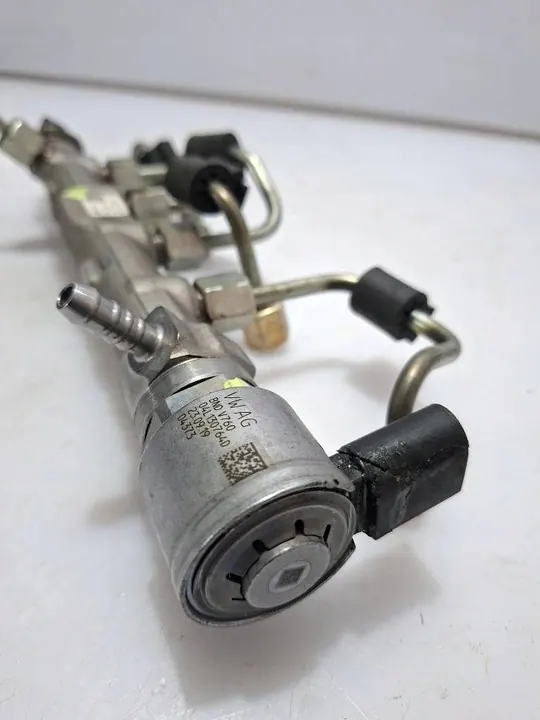 VW Touran III 2019 2.0TDI Einspritzleiste komplett 04L089H image 8