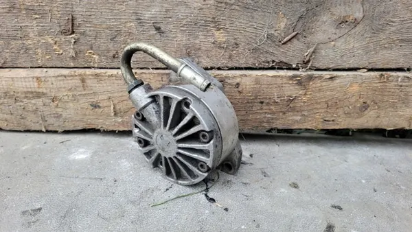 Mercedes-Benz W123 NIVO-ophangingspomp OEM 1022360245 image 3