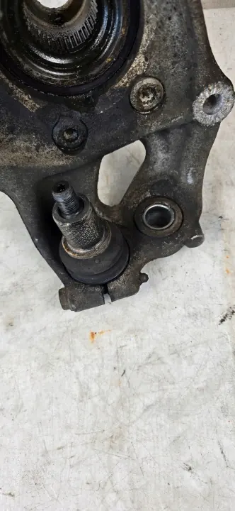 Höger framstyrknoge OEM R8K0407258 för Audi image 3