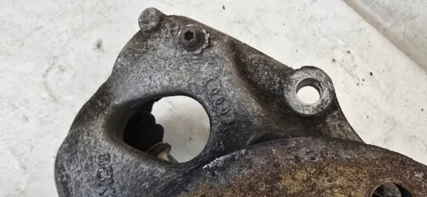 Höger framstyrknoge OEM R8K0407258 för Audi image 9