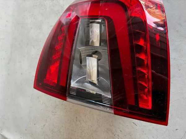 Lámpara trasera derecha Skoda Octavia III Lift LED Kombi 2016- image 4