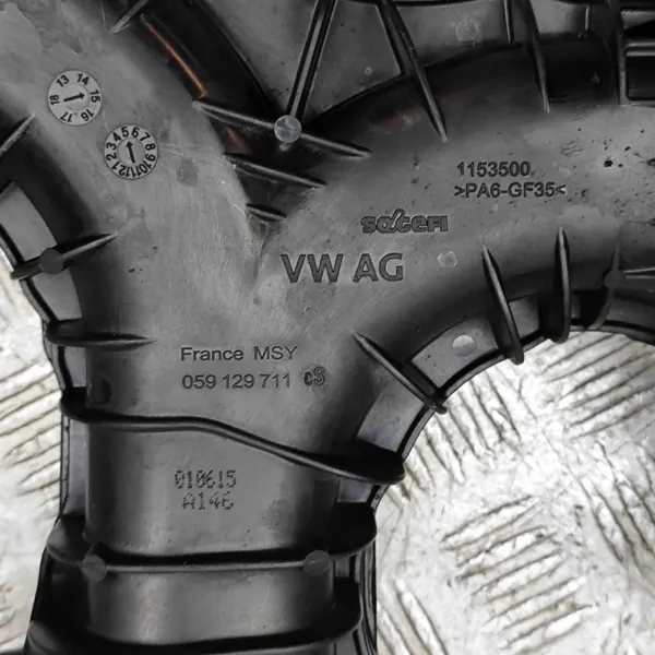 Audi Insugsgrenrör OEM 059129711CS 3.0L Diesel image 6