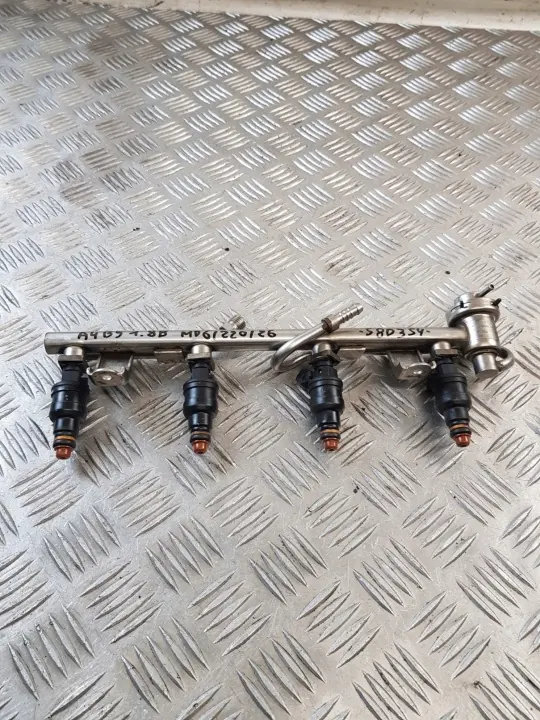 Rampe d'injection OEM 058133681 pour Audi A4 Avant image 2