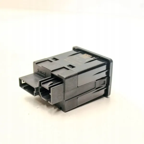 Tomada USB Ford OEM NX7T14F014AD - Usado image 3