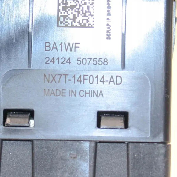 Tomada USB Ford OEM NX7T14F014AD - Usado image 6
