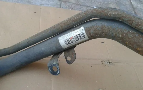 Opel Astra J 2013 Kraftstoff-Einfüllstutzen OEM 13323102 image 3