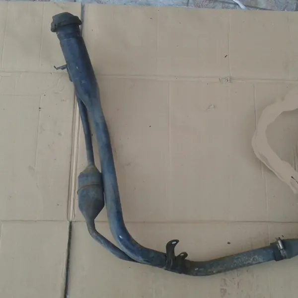 Opel Astra J 2013 Kraftstoff-Einfüllstutzen OEM 13323102 image 4