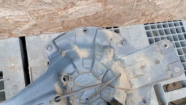 Soporte rueda de repuesto OEM VOLVOMAR-133660 Land Rover image 9