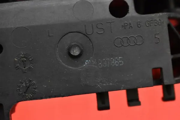 Etuvasen Ovenkahva Musta OEM 8U1837885 Audi Q3 image 3